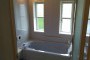 窓がついた浴室は、換気はもちろん、光も差し込み、掃除もしやすいいです。