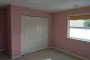 2Fの居室はピンクの壁紙で楽しさアップ。